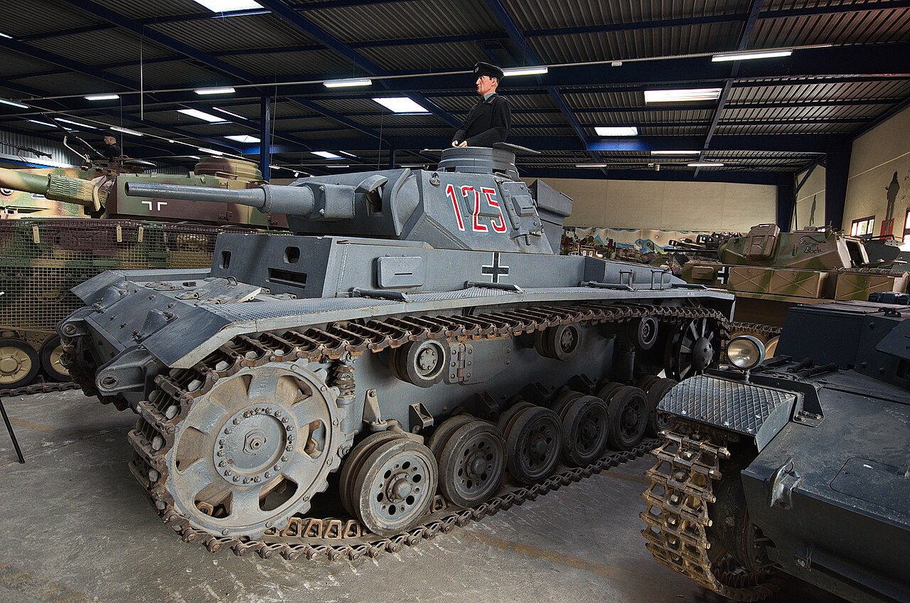 Pz.Kpfw III Ausf.F (Fgst.Nr.61192) Saumur, France 2016 {001){b} (photo.wikipedia).jpg